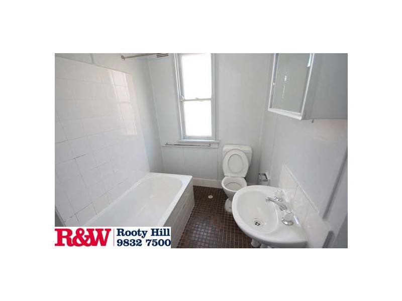 33 Nauru Crescent, Lethbridge Park NSW 2770