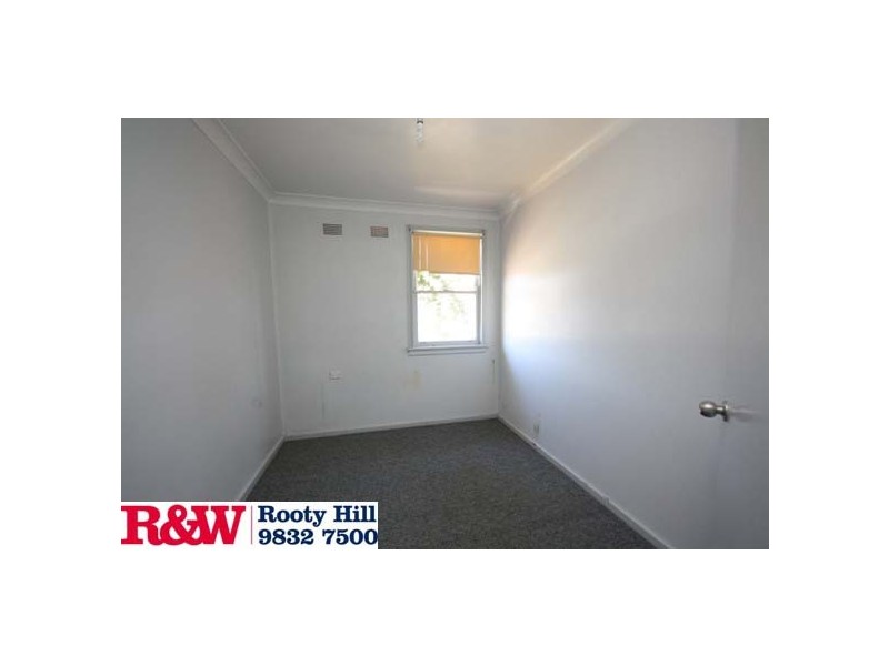 33 Nauru Crescent, Lethbridge Park NSW 2770