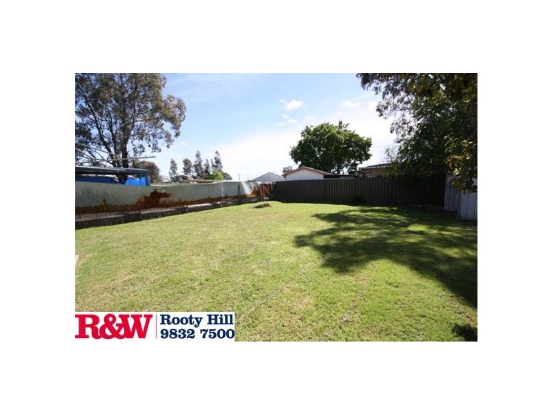 33 Nauru Crescent, Lethbridge Park NSW 2770