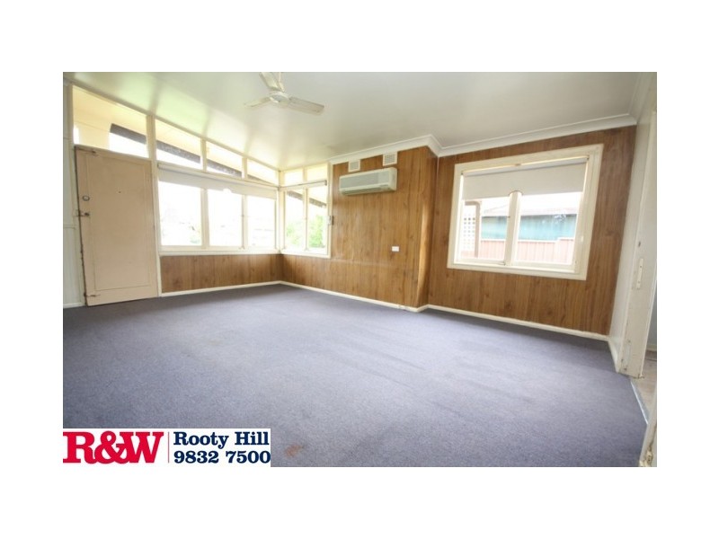 18 Taranaki Avenue, Lethbridge Park NSW 2770