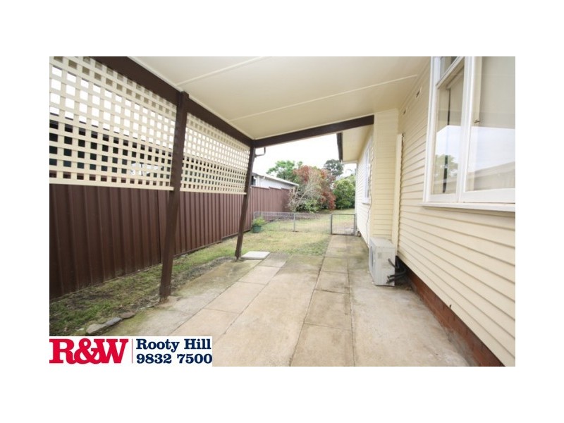 18 Taranaki Avenue, Lethbridge Park NSW 2770