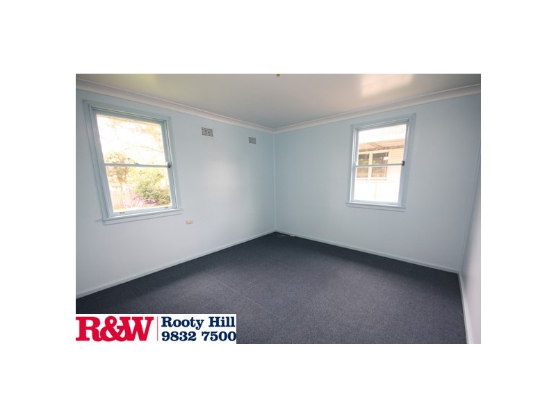 17 Luzon Avenue, Lethbridge Park NSW 2770