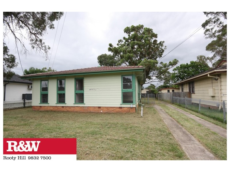 33 Sandakan Crescent, Lethbridge Park NSW 2770