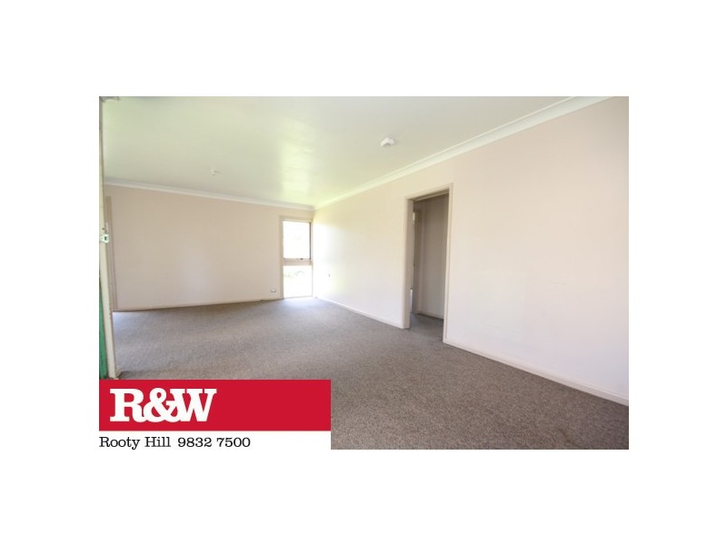 33 Sandakan Crescent, Lethbridge Park NSW 2770