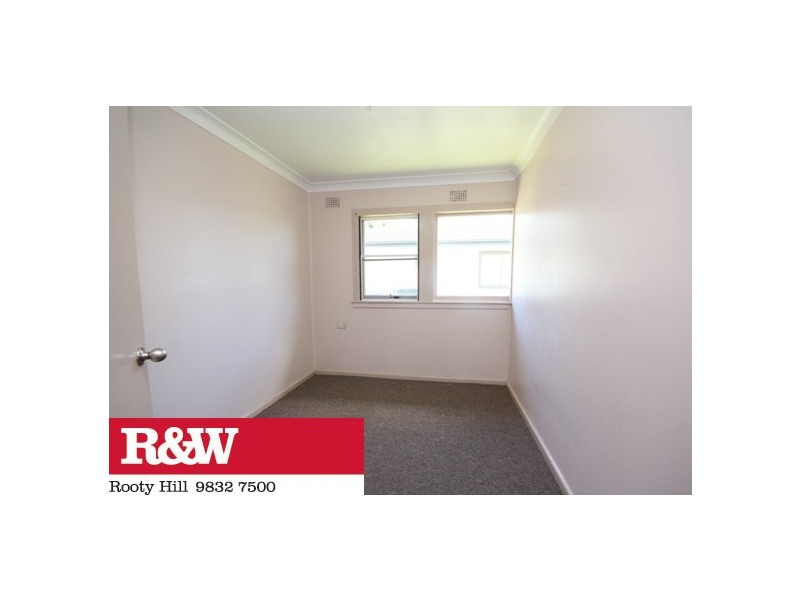 33 Sandakan Crescent, Lethbridge Park NSW 2770