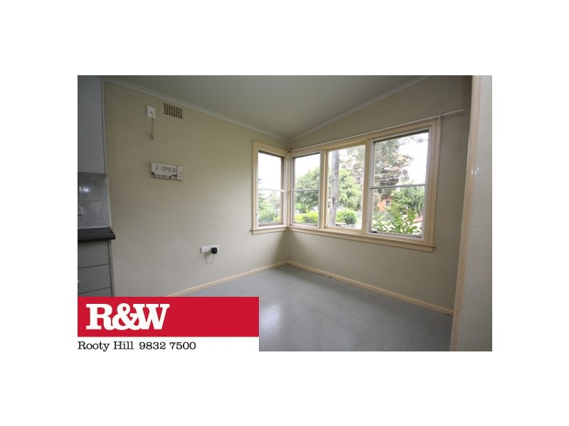 17 Luzon Avenue, Lethbridge Park NSW 2770