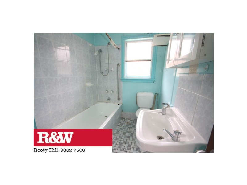 17 Luzon Avenue, Lethbridge Park NSW 2770