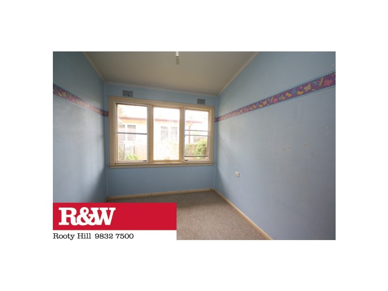 17 Luzon Avenue, Lethbridge Park NSW 2770