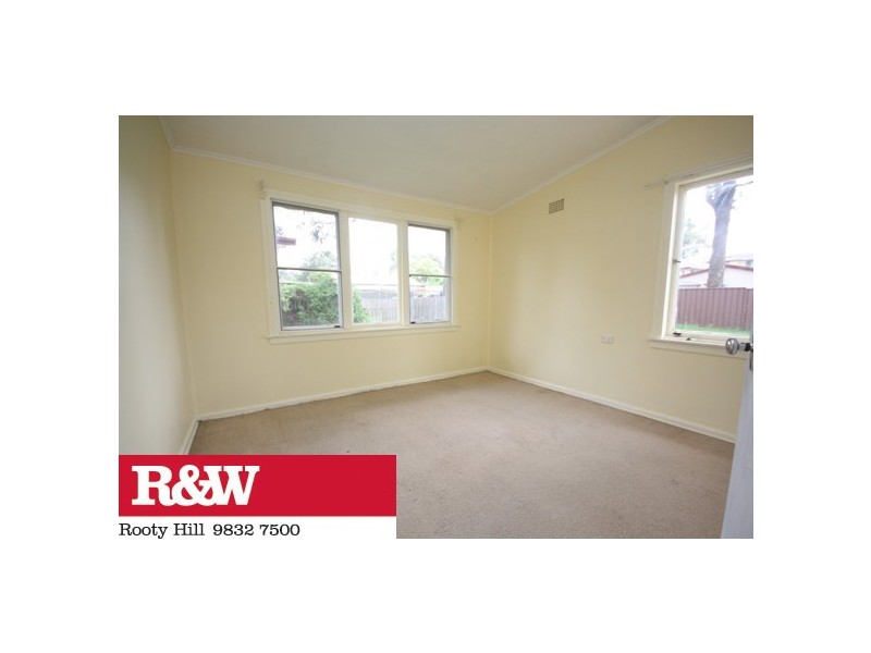 17 Luzon Avenue, Lethbridge Park NSW 2770