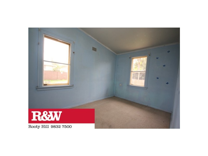 17 Luzon Avenue, Lethbridge Park NSW 2770