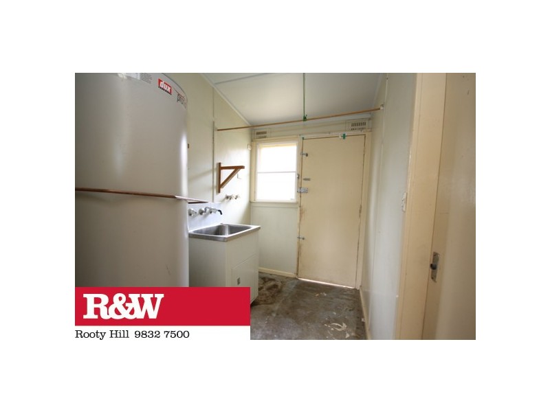 17 Luzon Avenue, Lethbridge Park NSW 2770