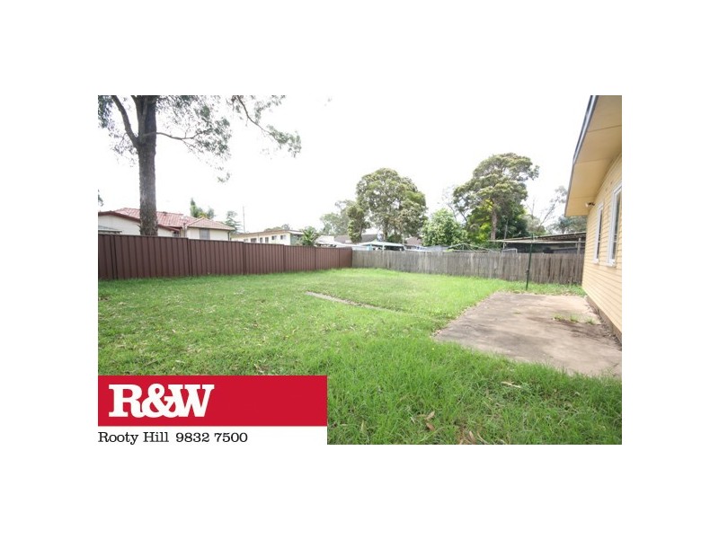 17 Luzon Avenue, Lethbridge Park NSW 2770