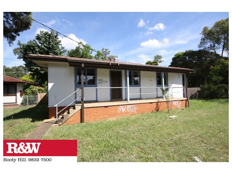 8 Sandakan Crescent, Lethbridge Park NSW 2770