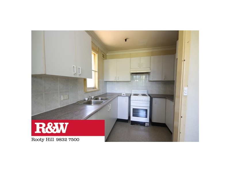 8 Sandakan Crescent, Lethbridge Park NSW 2770