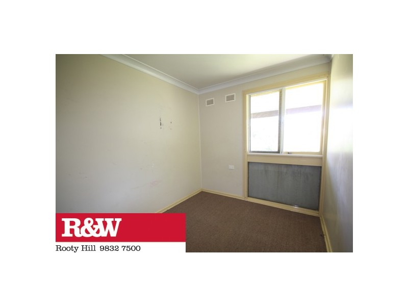 8 Sandakan Crescent, Lethbridge Park NSW 2770
