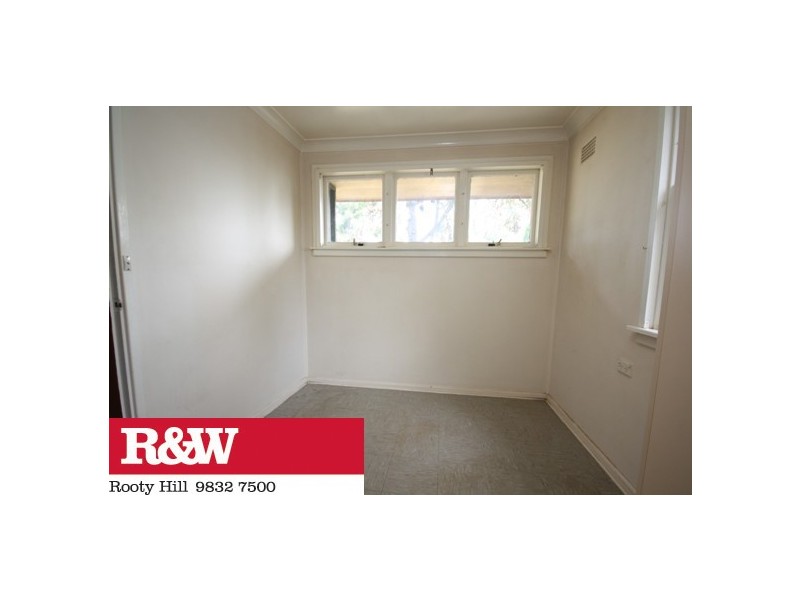 3 Tonga Place, Lethbridge Park NSW 2770