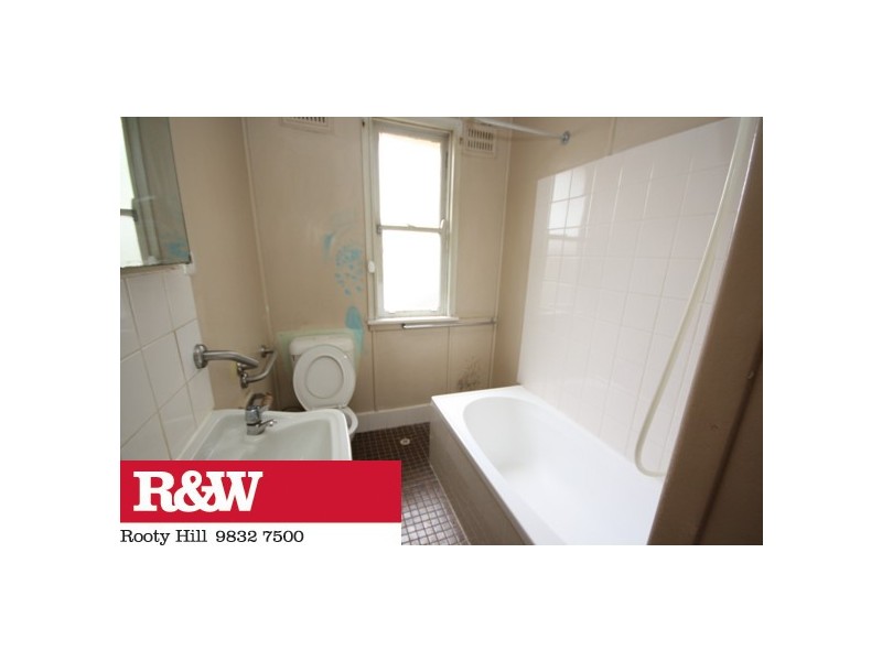 3 Tonga Place, Lethbridge Park NSW 2770