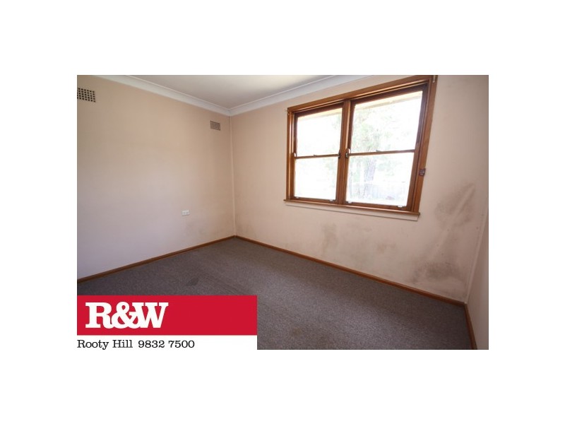 3 Tonga Place, Lethbridge Park NSW 2770