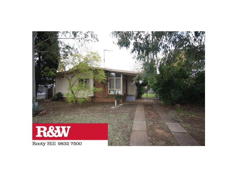15 Manila Road, Lethbridge Park NSW 2770