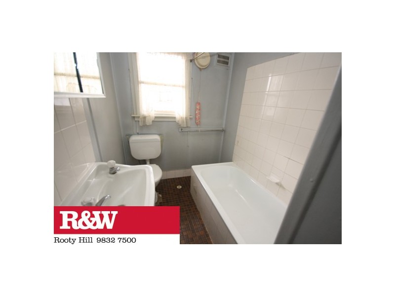 15 Manila Road, Lethbridge Park NSW 2770