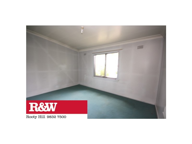 15 Manila Road, Lethbridge Park NSW 2770