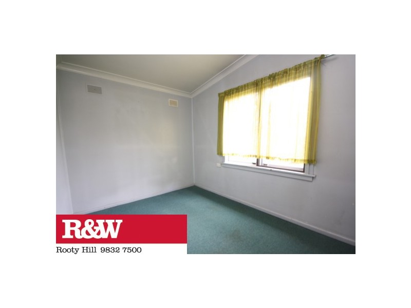 15 Manila Road, Lethbridge Park NSW 2770