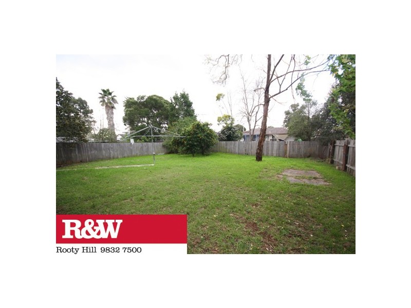 15 Manila Road, Lethbridge Park NSW 2770