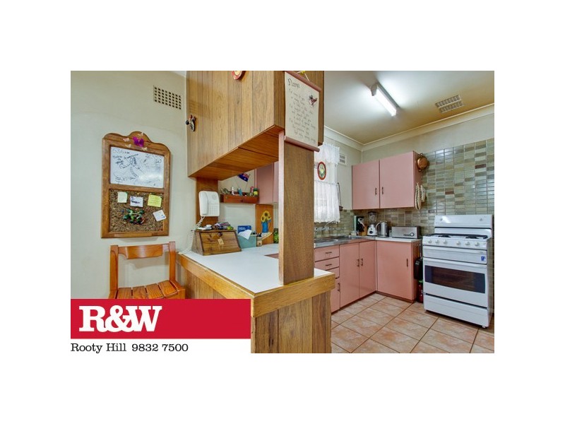 242 Woodstock Avenue, Whalan NSW 2770