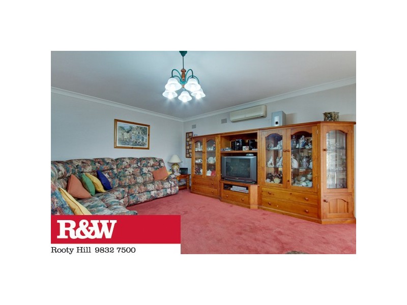 242 Woodstock Avenue, Whalan NSW 2770