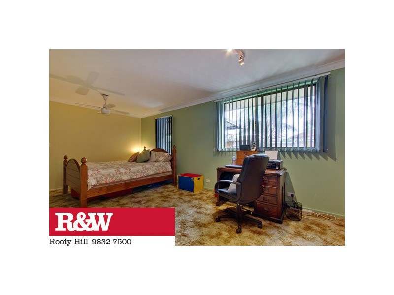 242 Woodstock Avenue, Whalan NSW 2770