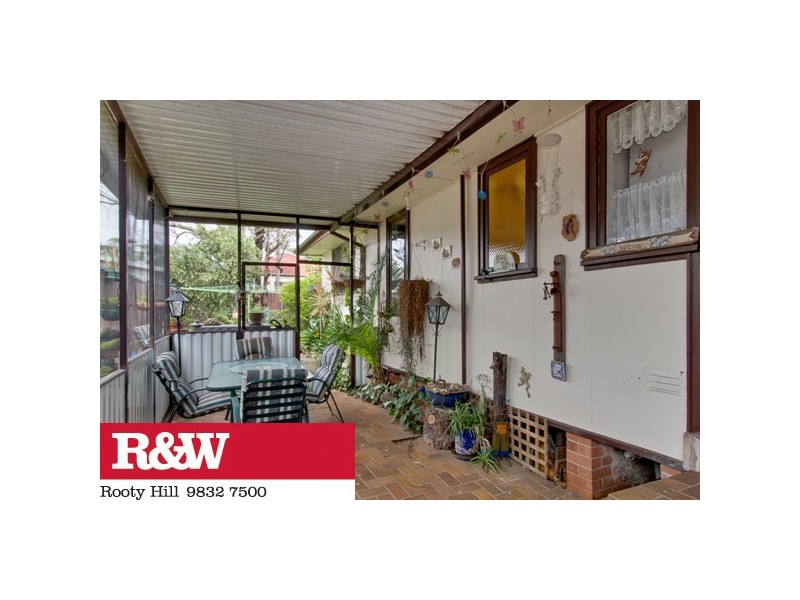 242 Woodstock Avenue, Whalan NSW 2770