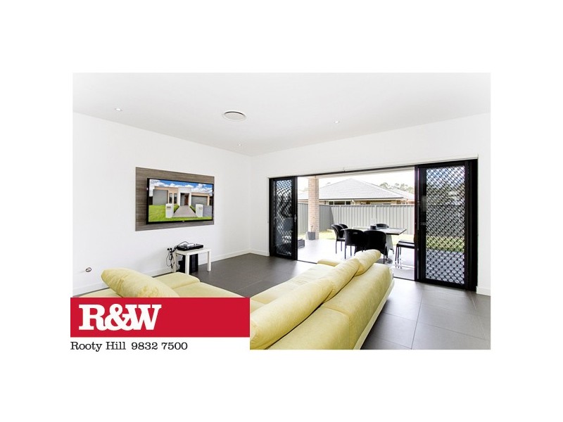 10 Risus Avenue, Glenmore Park NSW 2745