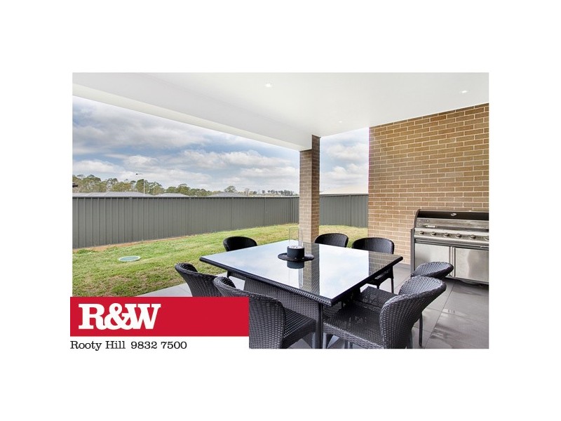10 Risus Avenue, Glenmore Park NSW 2745