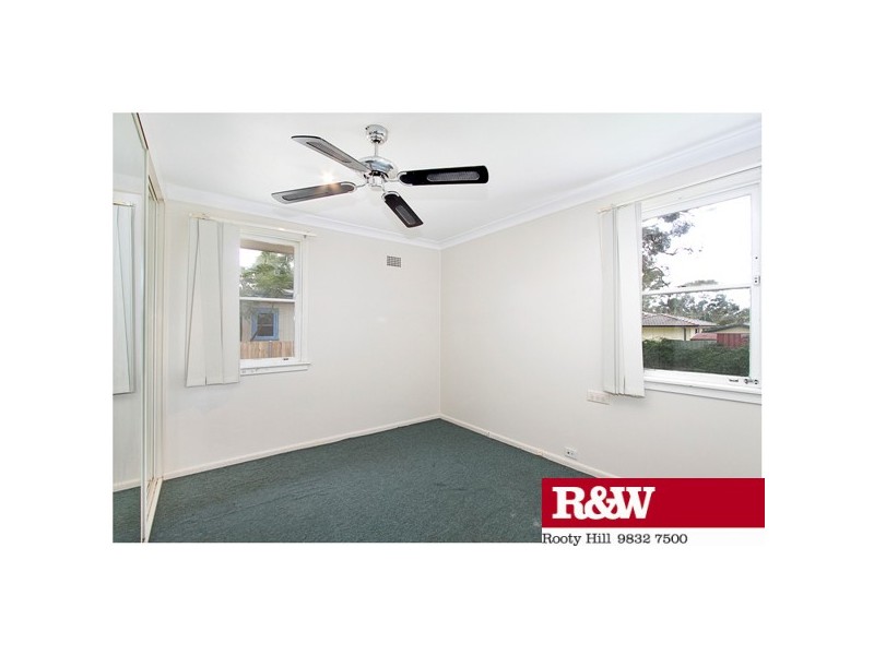 19 Manila Road, Lethbridge Park NSW 2770