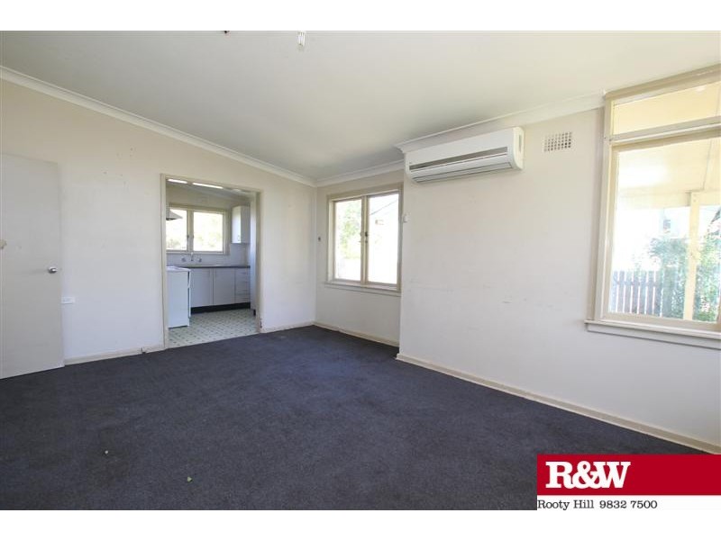 52 Sandakan Crescent, Lethbridge Park NSW 2770