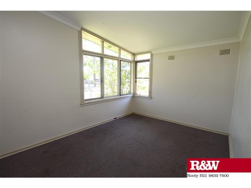 52 Sandakan Crescent, Lethbridge Park NSW 2770
