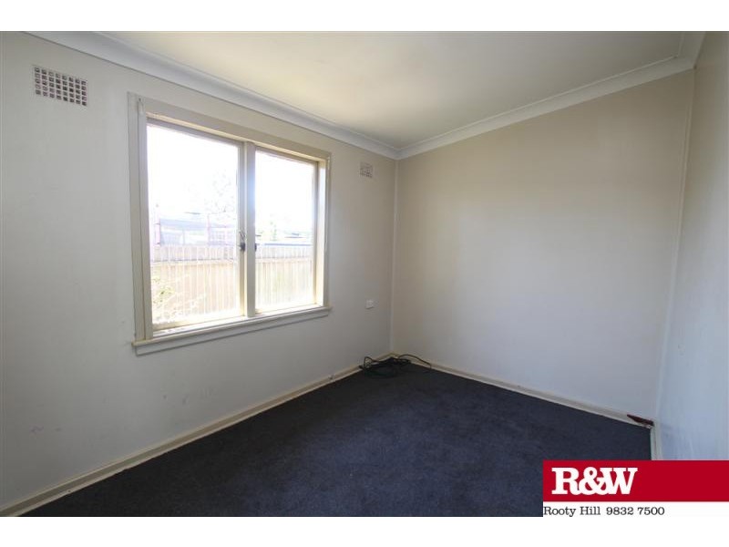 52 Sandakan Crescent, Lethbridge Park NSW 2770