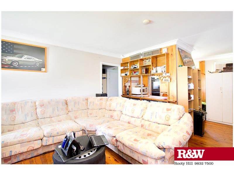 27 Manila Road, Lethbridge Park NSW 2770