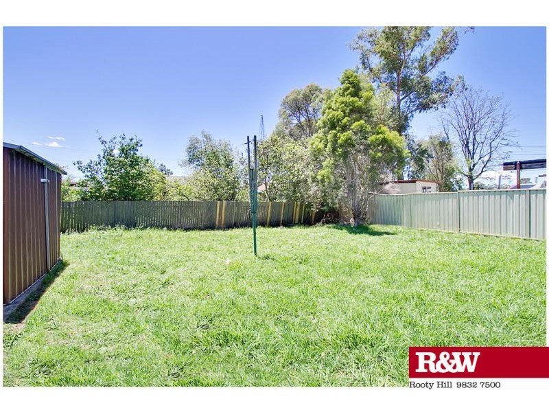 27 Manila Road, Lethbridge Park NSW 2770