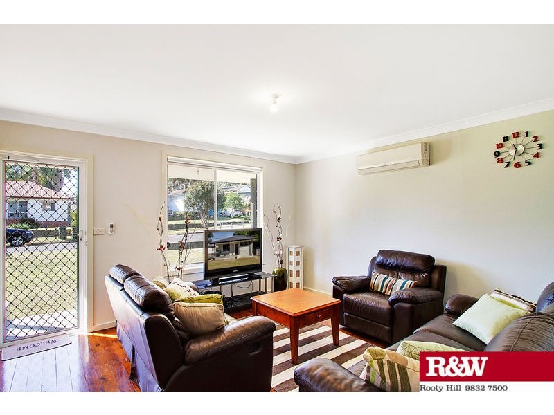 60 Lucena Crescent, Lethbridge Park NSW 2770