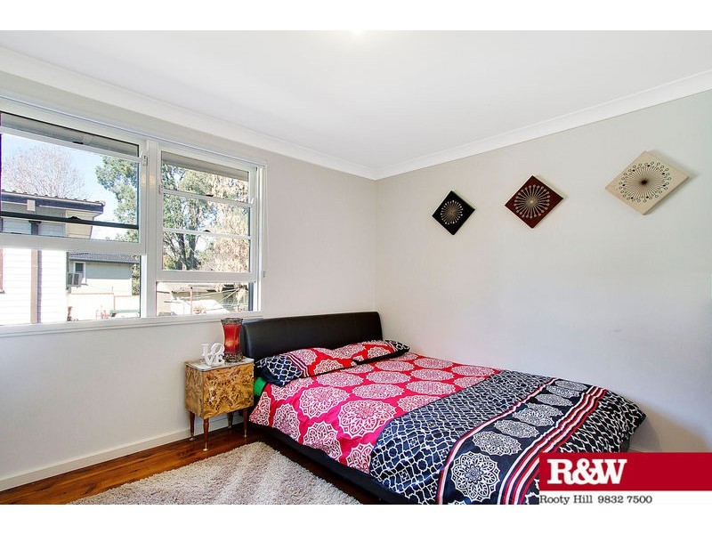 60 Lucena Crescent, Lethbridge Park NSW 2770