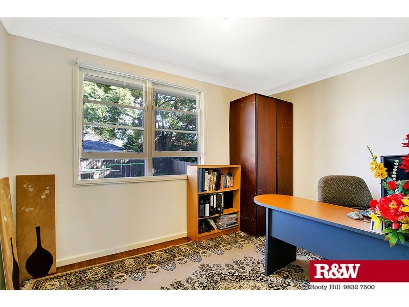 60 Lucena Crescent, Lethbridge Park NSW 2770