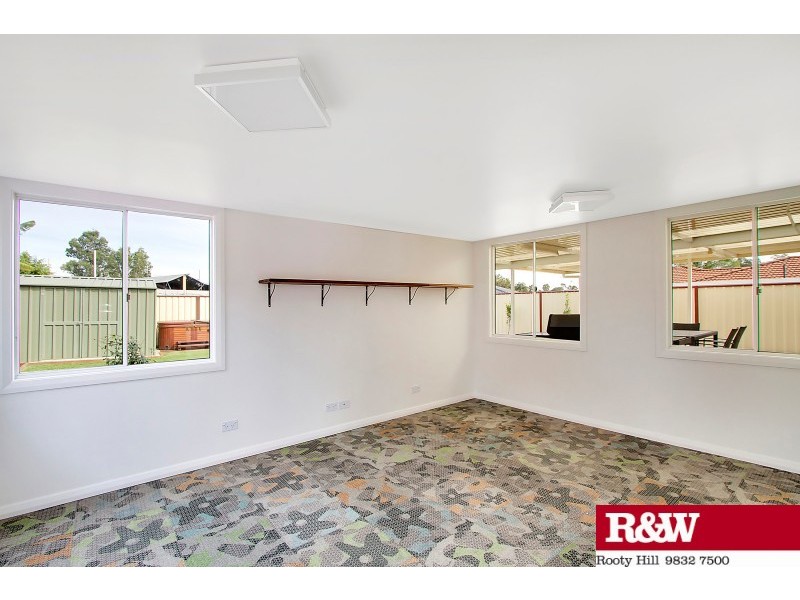 4 Hoffman Place, Oakhurst NSW 2761
