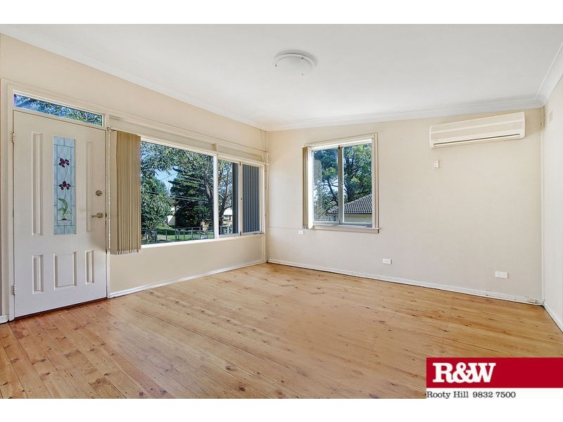 9 Kista Dan Avenue, Tregear NSW 2770