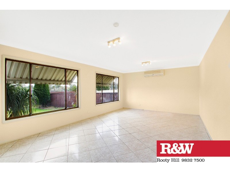 10 Finisterre Avenue, Whalan NSW 2770