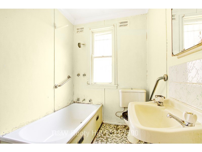 20 Sandakan Crescent, Lethbridge Park NSW 2770