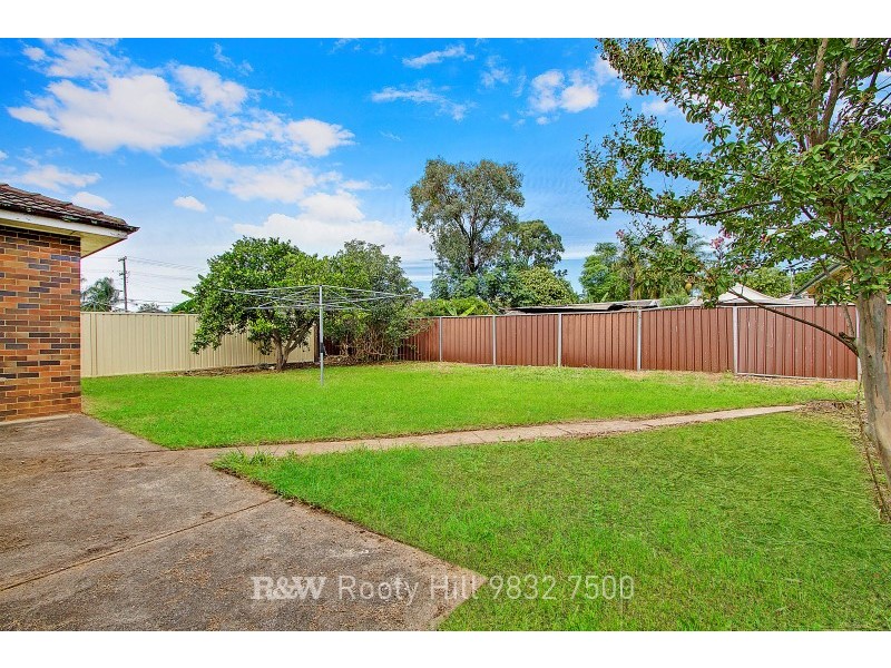 20 Sandakan Crescent, Lethbridge Park NSW 2770