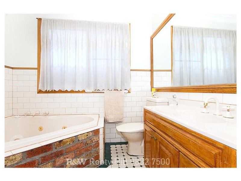 75 Aminta Crescent, Hassall Grove NSW 2761