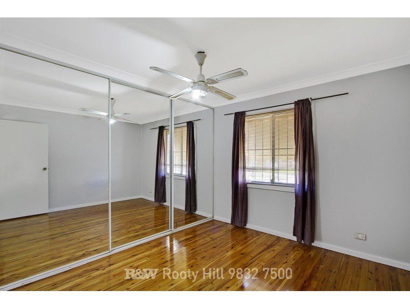 22 Sandakan Crescent, Lethbridge Park NSW 2770