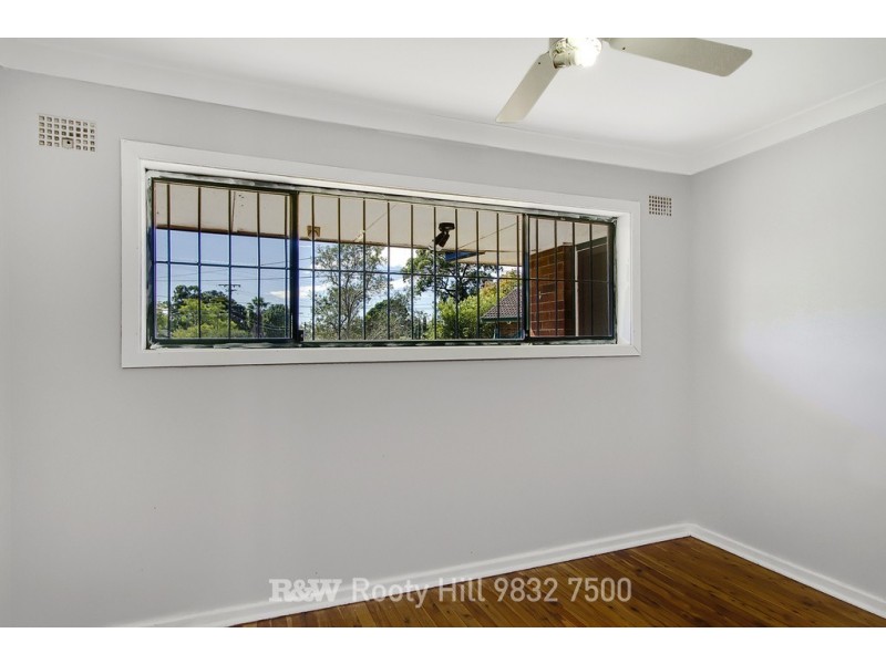 22 Sandakan Crescent, Lethbridge Park NSW 2770